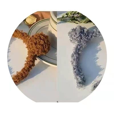 호화로운 머리띠를 씻는 여성 미끄럼 방지 곰 귀 호화로운 머리 핀 표면