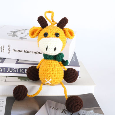 생생한 폴리에스테르는 손으로 만드는 크로셰 뜨게질 인형을 채웠습니다